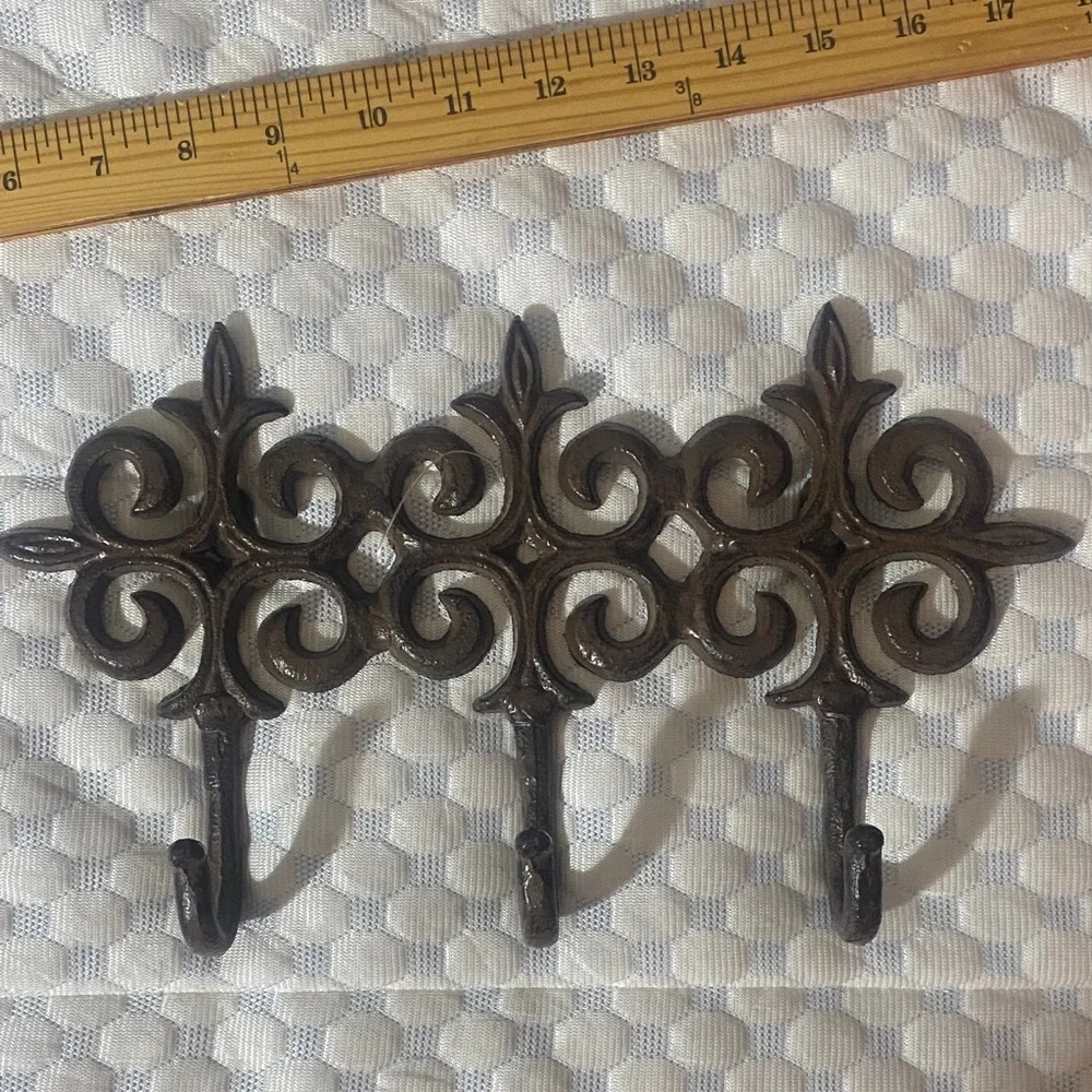 Decorative Black Ornate 3-Hook Wall Rack